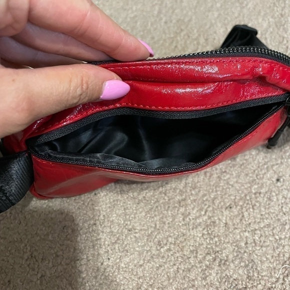 Red small vegan leather Fanny pack new - Picture 5 of 6
